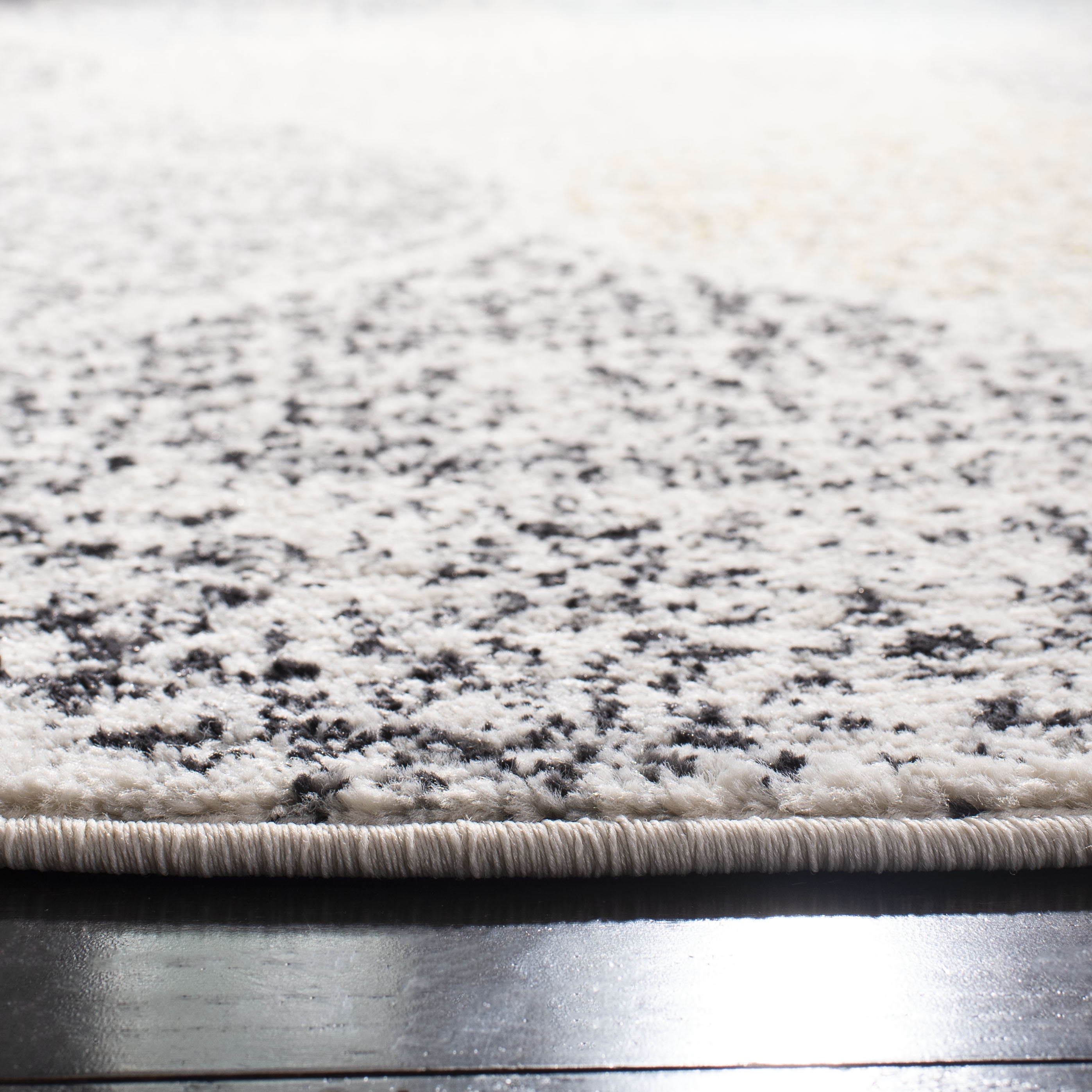 Safavieh Madison Leighton Geometric Area Rug, Ivory/Blue, 4' x 4' Round