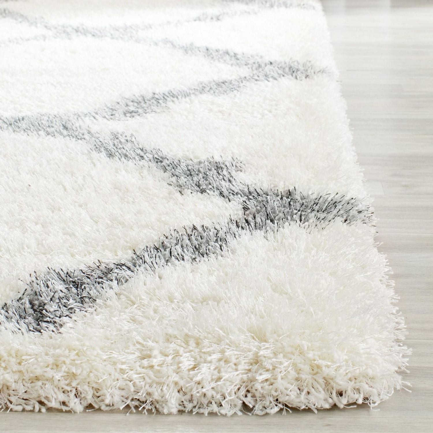 Safavieh Montreal Cebrail Geometric Shag Area Rug
