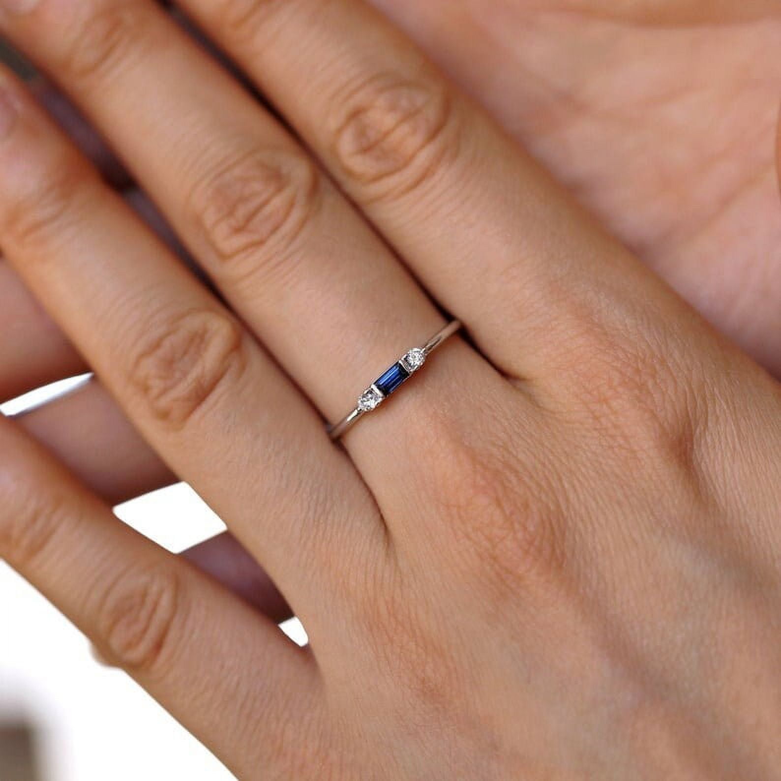 Bague Or Blanc 14 Carats Saphir Bleu Naturel 3,26 Ct Et Diamants - Taille Ajustable