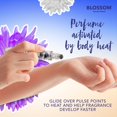 thumbnail image 3 of Aceite en rollo Perfume Blossom Rollerball de 5,9 ml con flores auténticas, 3 of 5