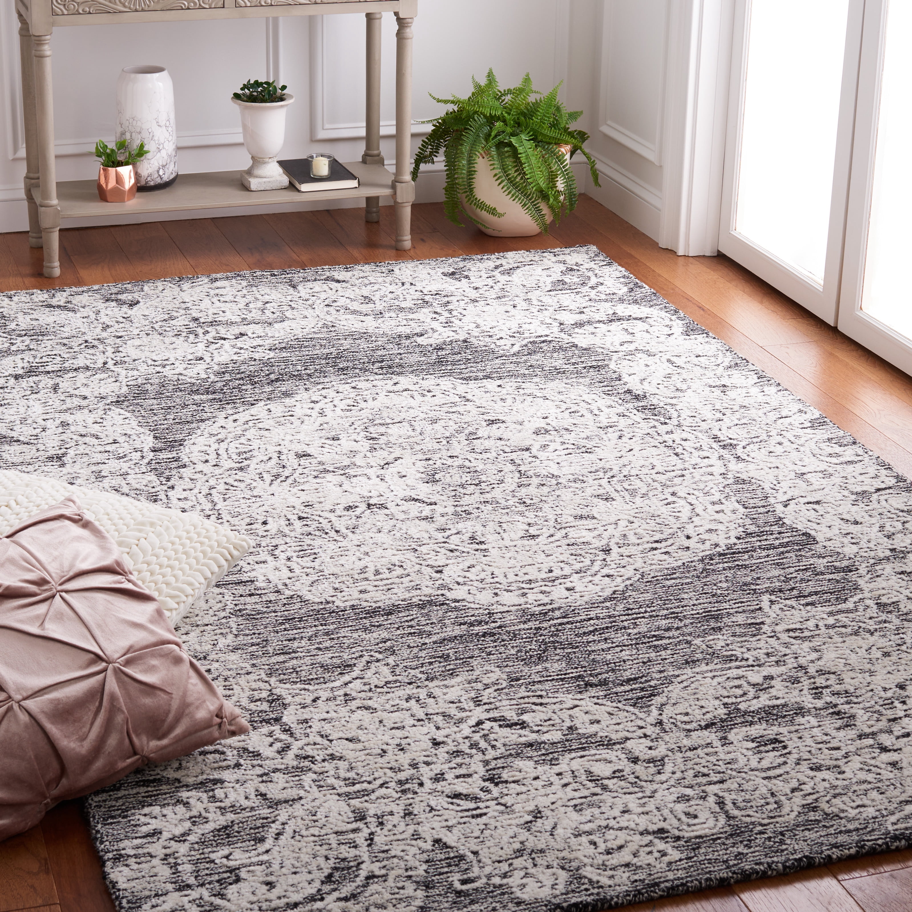 SAFAVIEH Precious Ariana Quatrefoil Area Rug, Black/Ivory, 5' x 8'