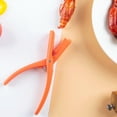 thumbnail image 4 of Bearachild Herramienta para pelar camarones de apertura rápida, para quitar la cáscara de forma fácil y segura, alicates para pelar con sabor a Cocina y Comedor rojo, 4 of 6