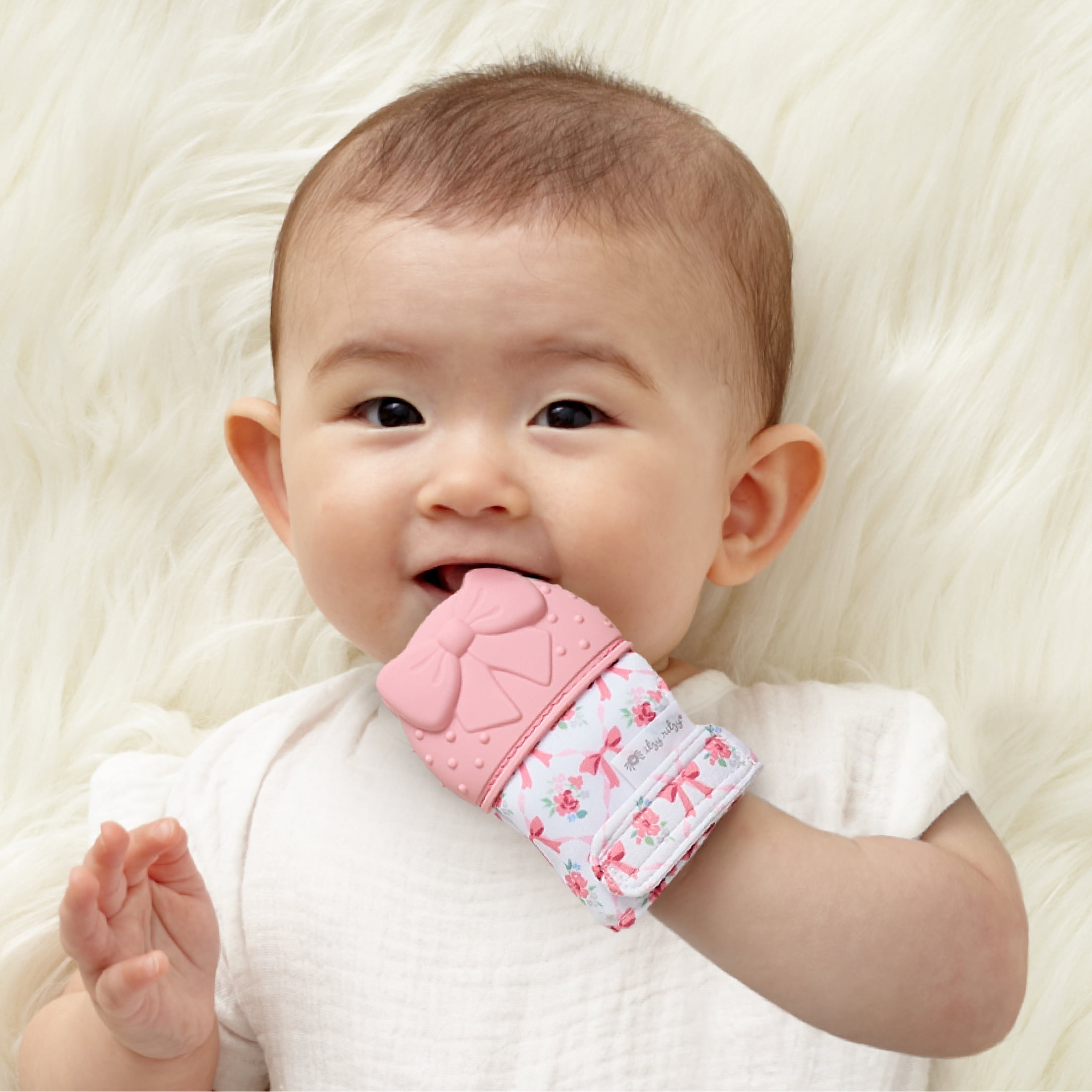 Itzy Ritzy Teething Mitt™ Ribbons and Roses 0m+
