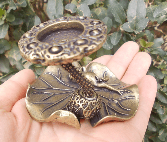 Vtgbrasslover Vtg Vintage  brass Lotus leaf leisurely frog statue incense Holder, ornaments , Statues Fortune meditation gift FengShui