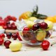 thumbnail image 4 of 100 piezas de cerezas artificiales, 50 piezas de cerezas rojas realistas 50 piezas de cerezas rojas y negras falsas Modelo de fruta falsa Casa oso de fresa Hogar, 4 of 5
