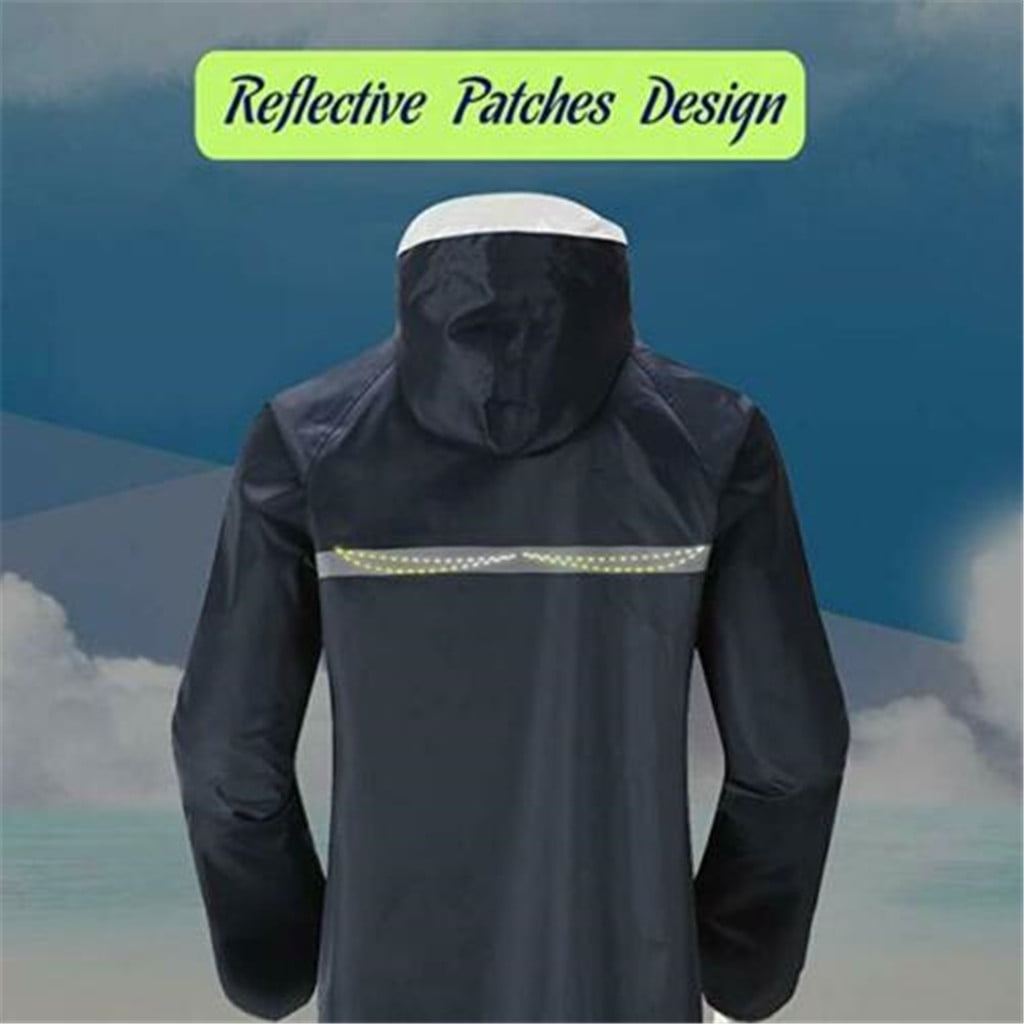 Fitted raincoat with hood clearance