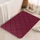 thumbnail image 4 of Alfombra absorbente premium para baño y ducha - Microfibra de secado rápido con reverso antideslizante, ideal para zonas húmedas, 40 x 60 cm, lavable, Aestivo | Rojo | AESTIVO, 4 of 7
