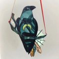 thumbnail image 3 of Adorno de bruja Cuervo misterioso, atrapamoscas manchado, pájaro negro con collar de Luna, colgante de pared para ventana, decoración de jardín y patio, 3 of 5
