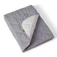 thumbnail image 2 of Manta acolchada Orvis Grip Tight Slate para perros grandes, 2 of 2