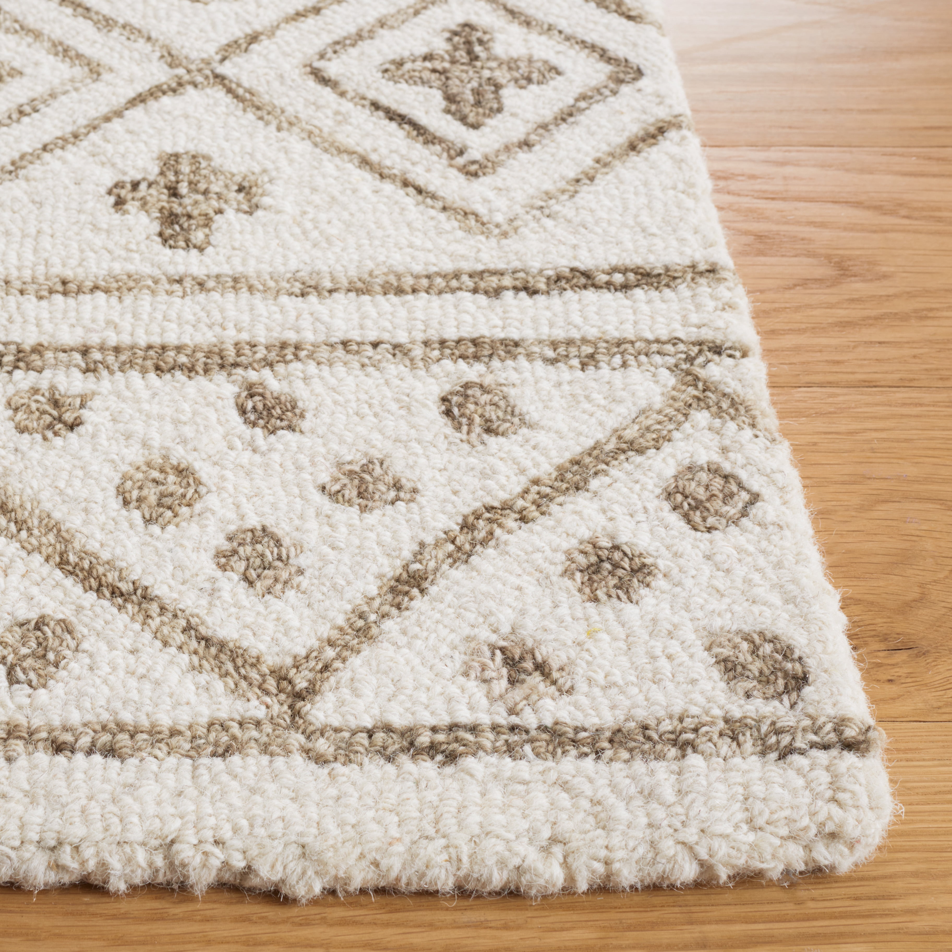 SAFAVIEH Metro Beaumont Southwestern Area Rug, Ivory/Sage, 8' x 10'
