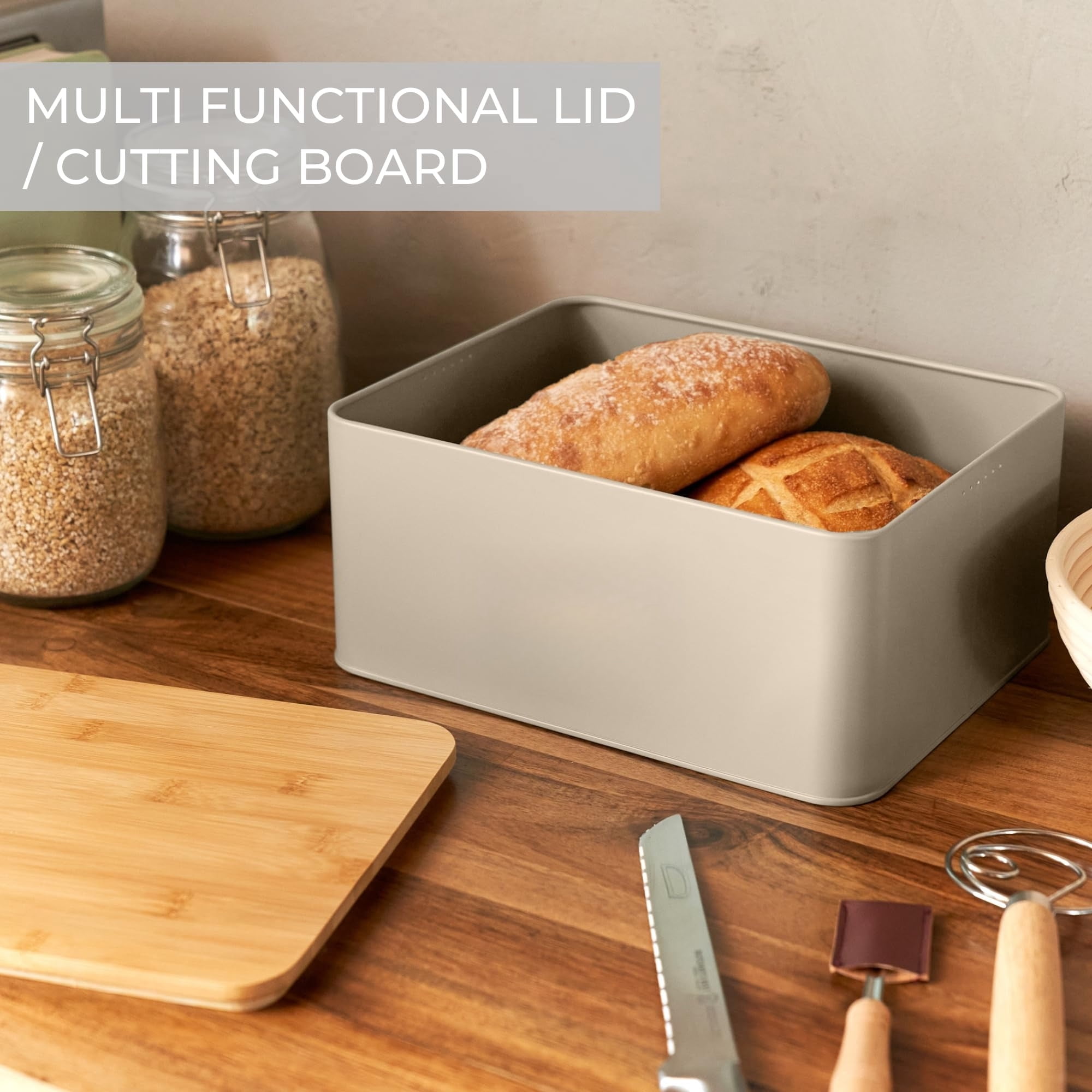Exquisite handcrafted wooden-lid bread box – the spacious container is perfect for storing homemade bread, English muffins and bagels – the premium cutting board lid keeps the bread fresh.