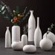 thumbnail image 3 of Jarrón de cerámica vintage blanco con flores hidropónicas for sala de estar., 3 of 7
