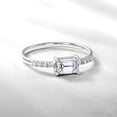 thumbnail image 2 of JeenMata Anillo de Compromiso Solitario de Circonita Cúbica de Talla Esmeralda (Piedra Natal de Abril) en Oro Blanco de 18 K sobre Plata, 2 of 6