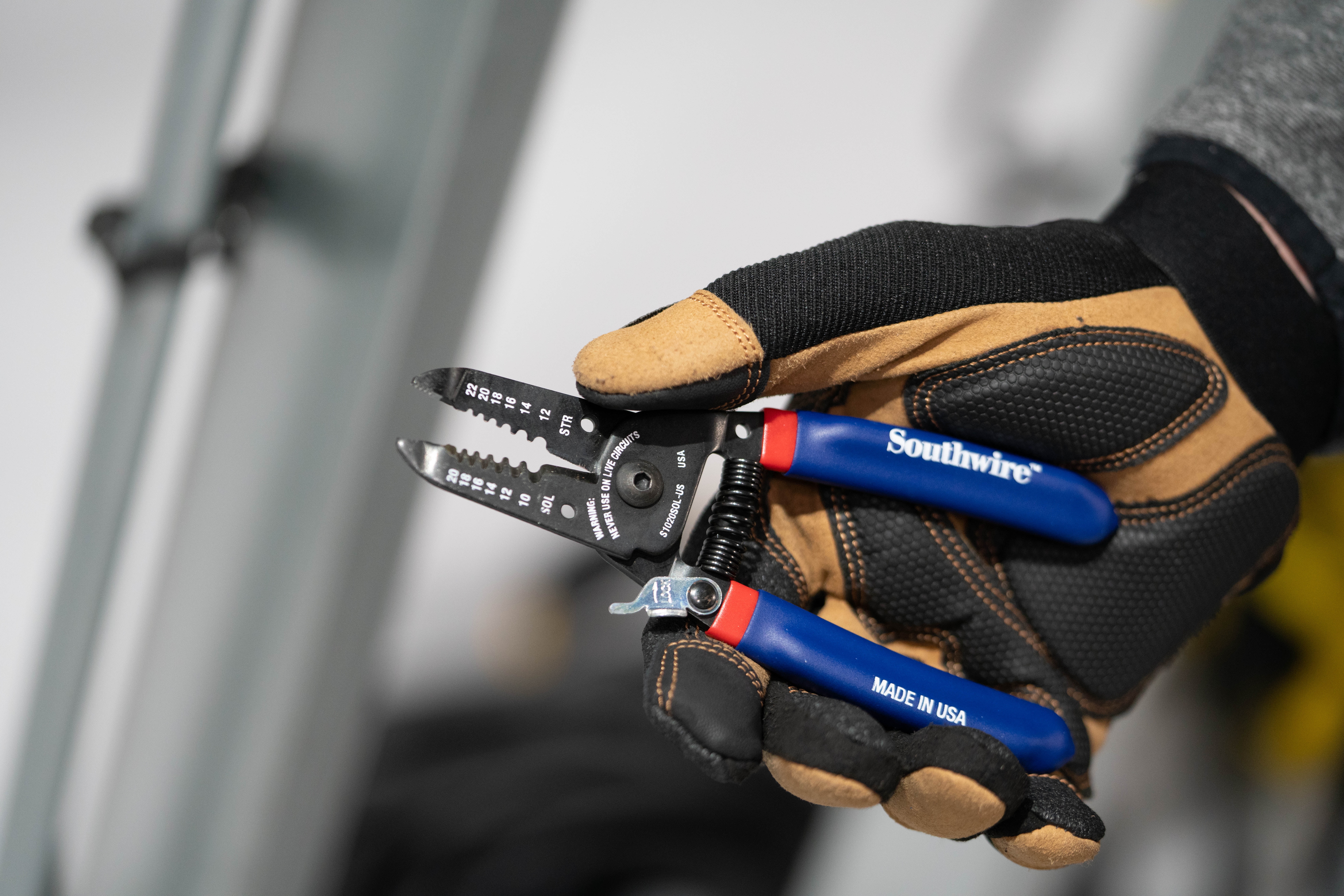 8/o - Finance Southwire Ade In Aerica Terinal Criper And Wire Cutter, 9" Terinal Criper - Foto 5