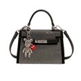 thumbnail image 1 of Bolso de mano con textura de alta calidad y tachuelas de diamantes para mujer, nuevo estilo 2025, bolso de mensajero versátil y moderno, bolso de hombro de nicho moderno., 1 of 5
