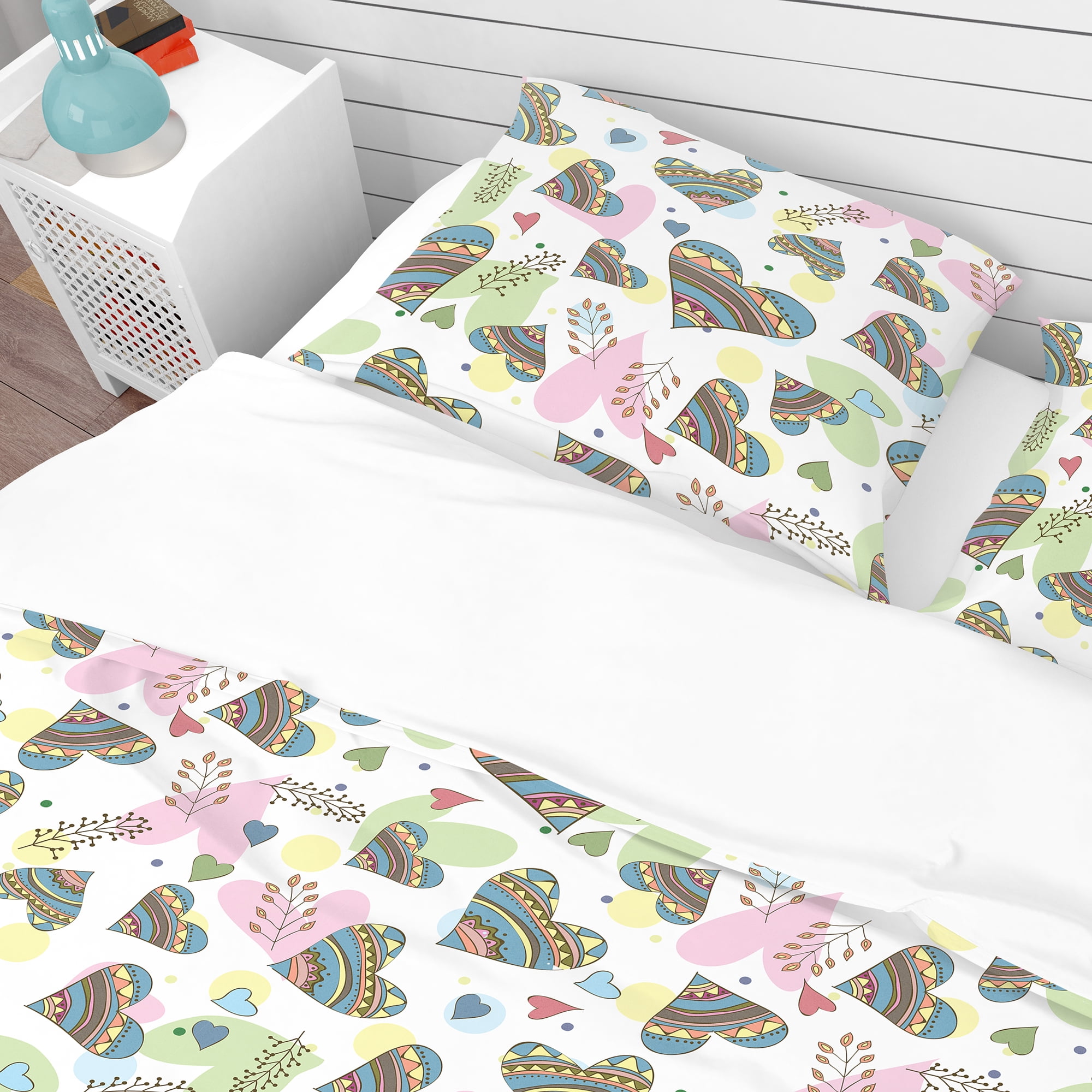 Designart 'Pattern of Drawing Doodle Hearts' Modern & Contemporary Duvet Cover Set