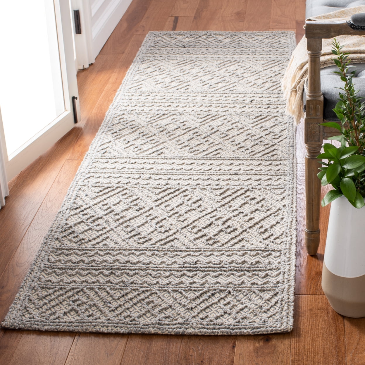 SAFAVIEH Trace Willoughby Geometric Striped Area Rug, Grey/Beige, 4' x 6'