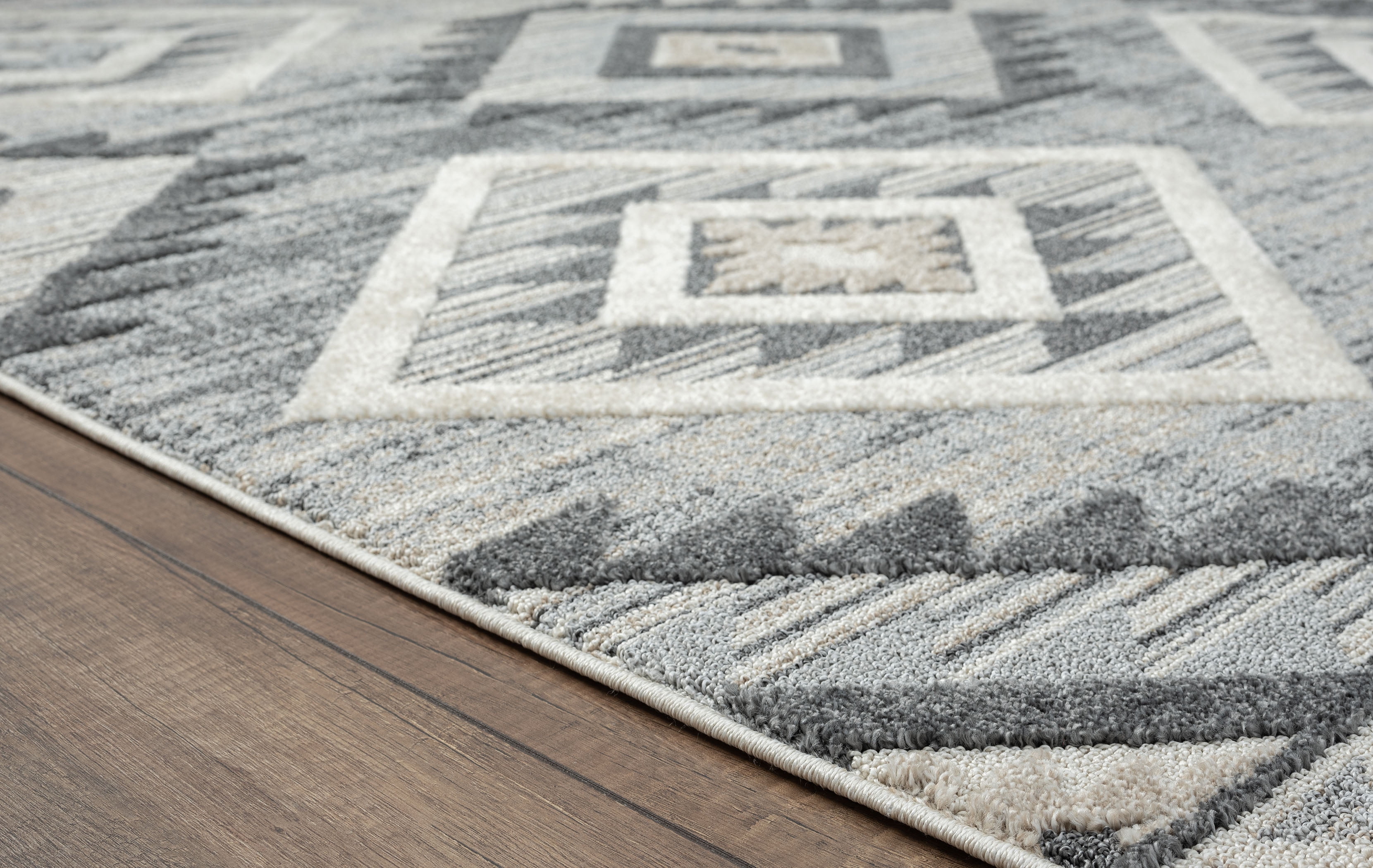 United Weavers of America Contemporary/Transitional Geometric Runner Rug, 2' 7" x 7' 2"