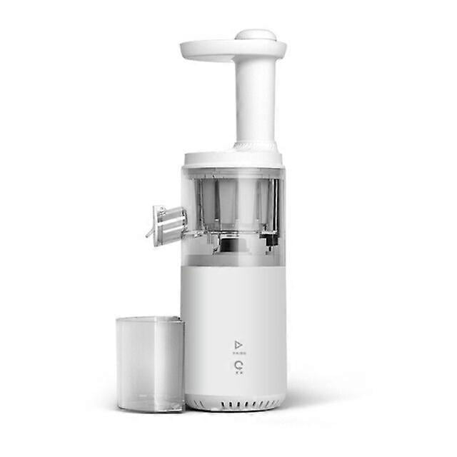 mini exprimidor portátil de prensa en frío, exprimidor eléctrico recargable por usb, exprimidor separador de residuos, color blanco — vista frontal centrada del extractor compacto blanco con base cilíndrica, cámara transparente para separar pulpa, tubo alimentador vertical y pico dispensador lateral; vaso medidor traslúcido a la izquierda, acabado mate y rejilla de ventilación en la base; adecuado para preparar jugos prensados en frío en cocinas pequeñas y también suele usarse para llevar porciones de jugo fresco al trabajo o viaje corto.