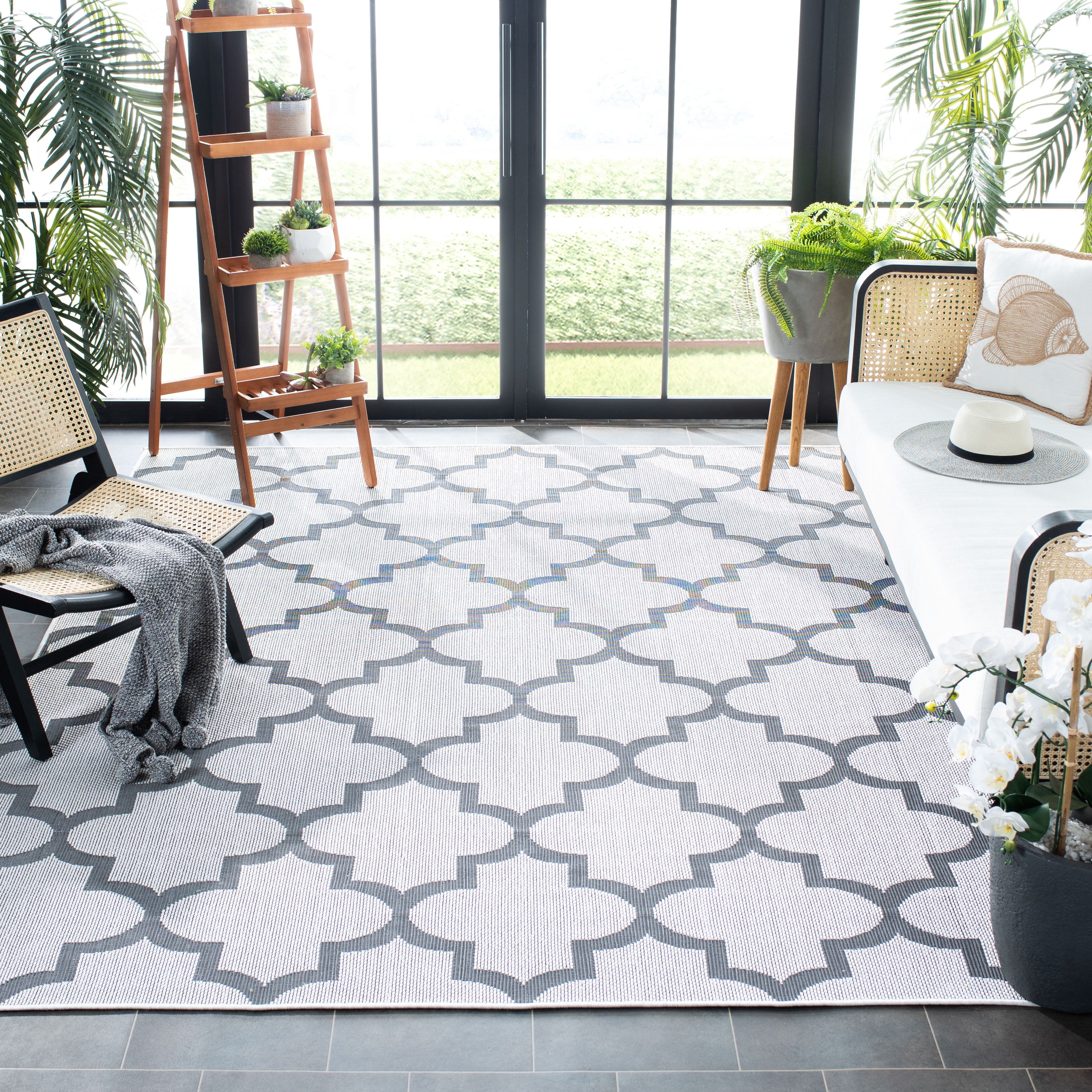 SAFAVIEH Machine Washable Rug Indoor/Outdoor Bermuda Collection - Bermuda Abraham Geometric Quatrefoil Indoor/Outdoor Area Rug Ivory/Grey, 6'7" x 6'7" Square