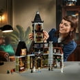 thumbnail image 3 of LEGO La maison hantée (10273) Ensemble de construction (3 231 pièces), 3 of 7