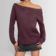 thumbnail image 2 of Blusa de manga larga con hombros descubiertos para mujer - Camiseta informal de verano de color liso, 2 of 6
