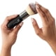 thumbnail image 3 of Brocha para polvos y bronceadores Heavenly Luxe Airbrush n.° 1 de It Cosmetics: para un acabado suave y uniforme, con efecto aerógrafo. Mango extragrande para una aplicación sencilla. Cerdas suaves y, 3 of 3