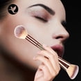 thumbnail image 2 of Brocha de maquillaje de doble punta con contorno angulado o en forma de cúpula, 2 of 7