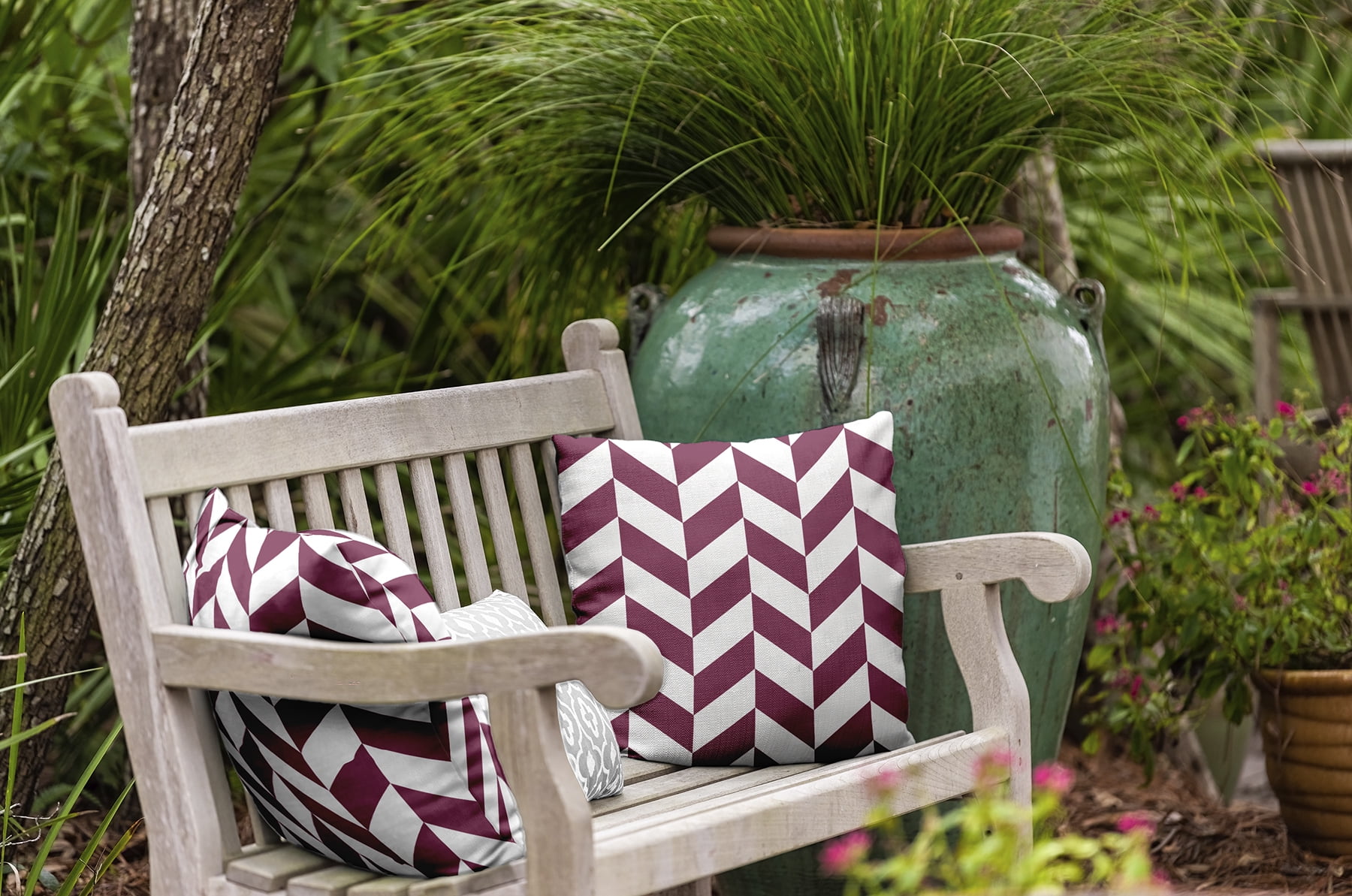 Simply Daisy 16" x 16" Geometric Polyester Indoor/Outdoor Pillow, Purple (1 count)