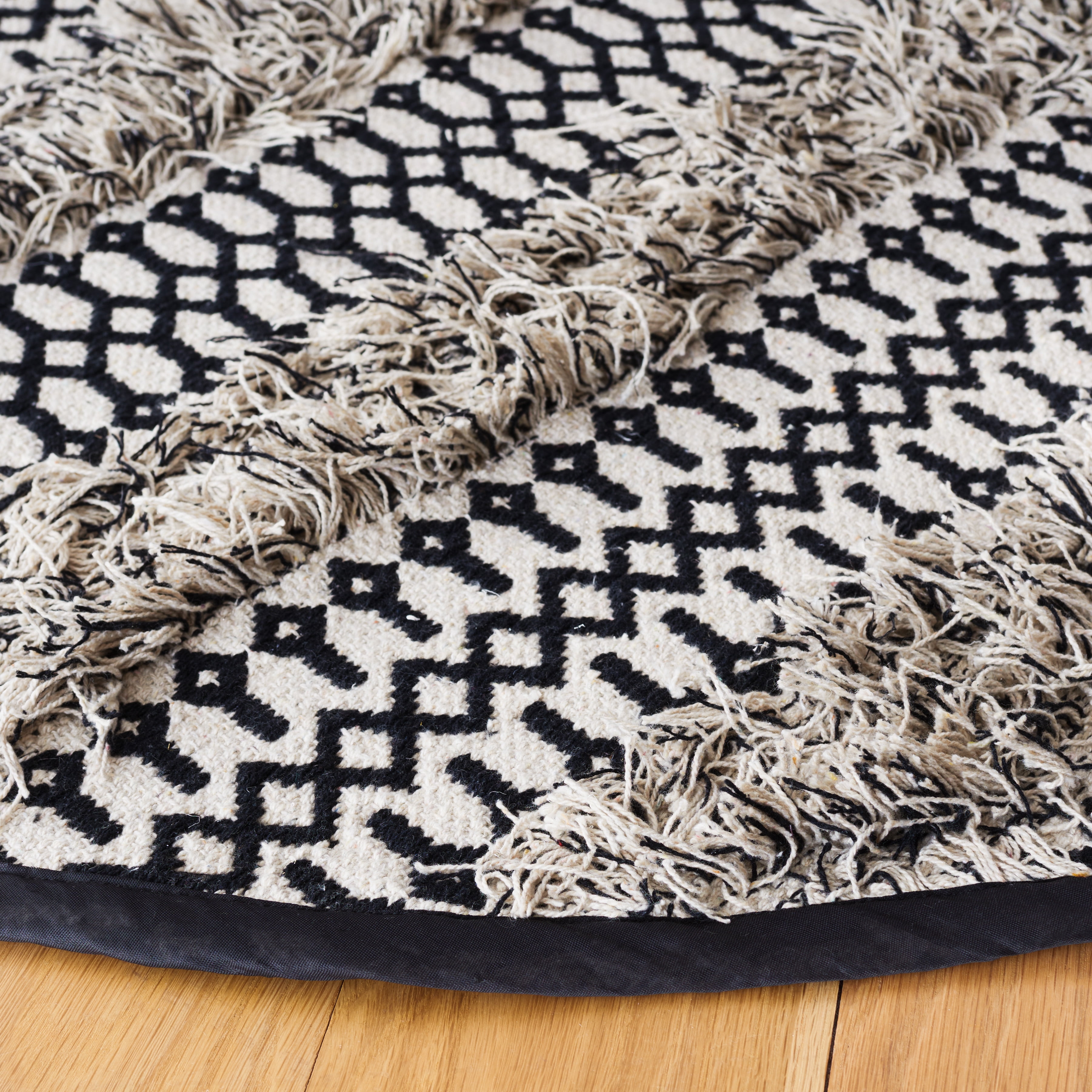 SAFAVIEH Natura Laird Geometric Cotton Area Rug, Black/Ivory, 6' x 6' Round