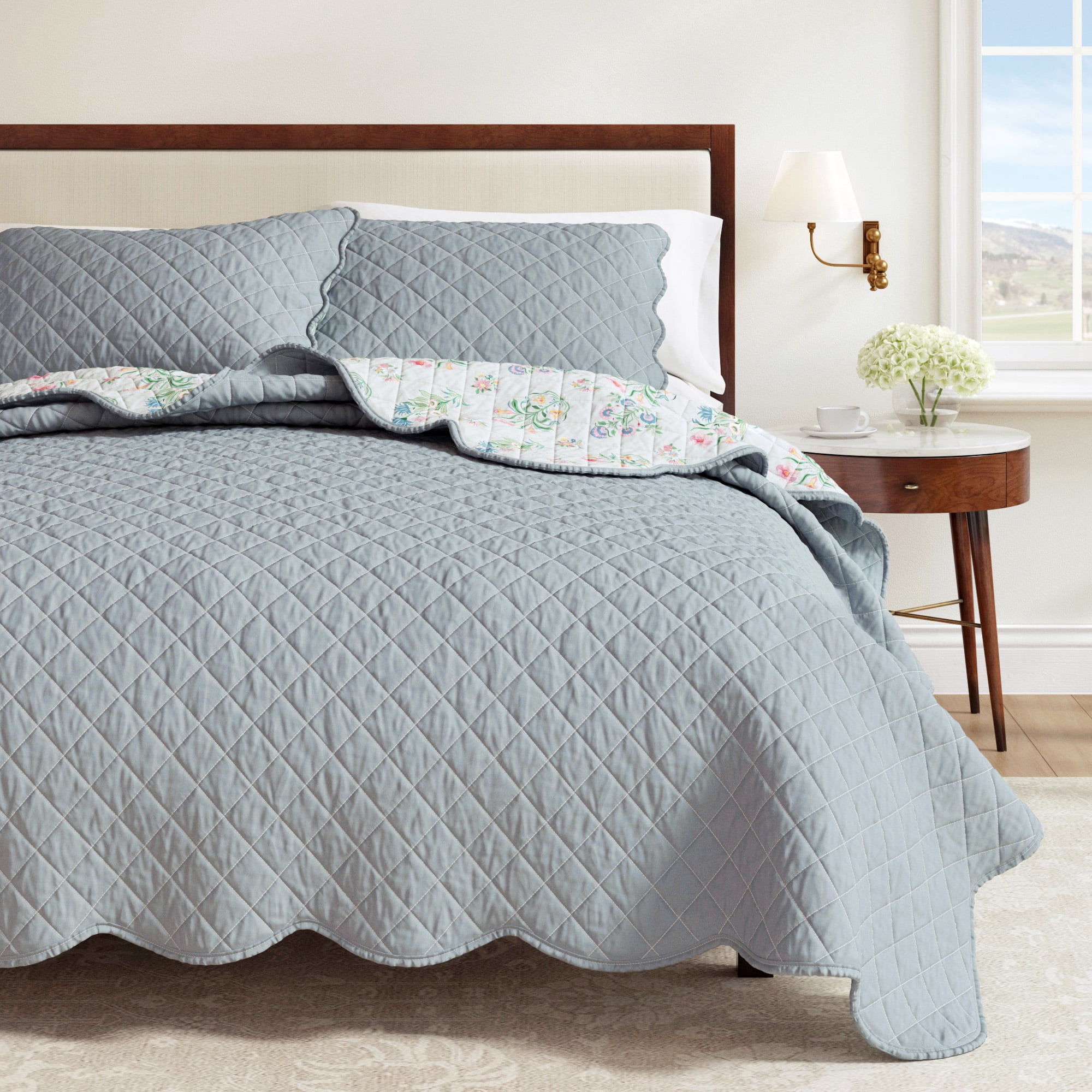 Great Bay Home Reversible Printed Floral Twin / Twin XL Scalloped Quilt and Sham Set