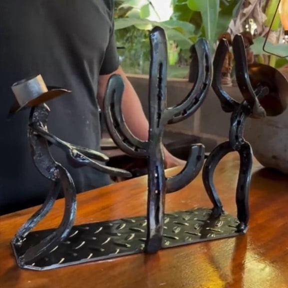 Vintage Western Cowboy & Cactus Metal Wine Rack - Tabletop Wine Display Stand for Kitchen, Bar, Dining Room & Home Bar Decor - Holds Wine Bottles Securely with Rustic Charm, Multicoloured, 1pc