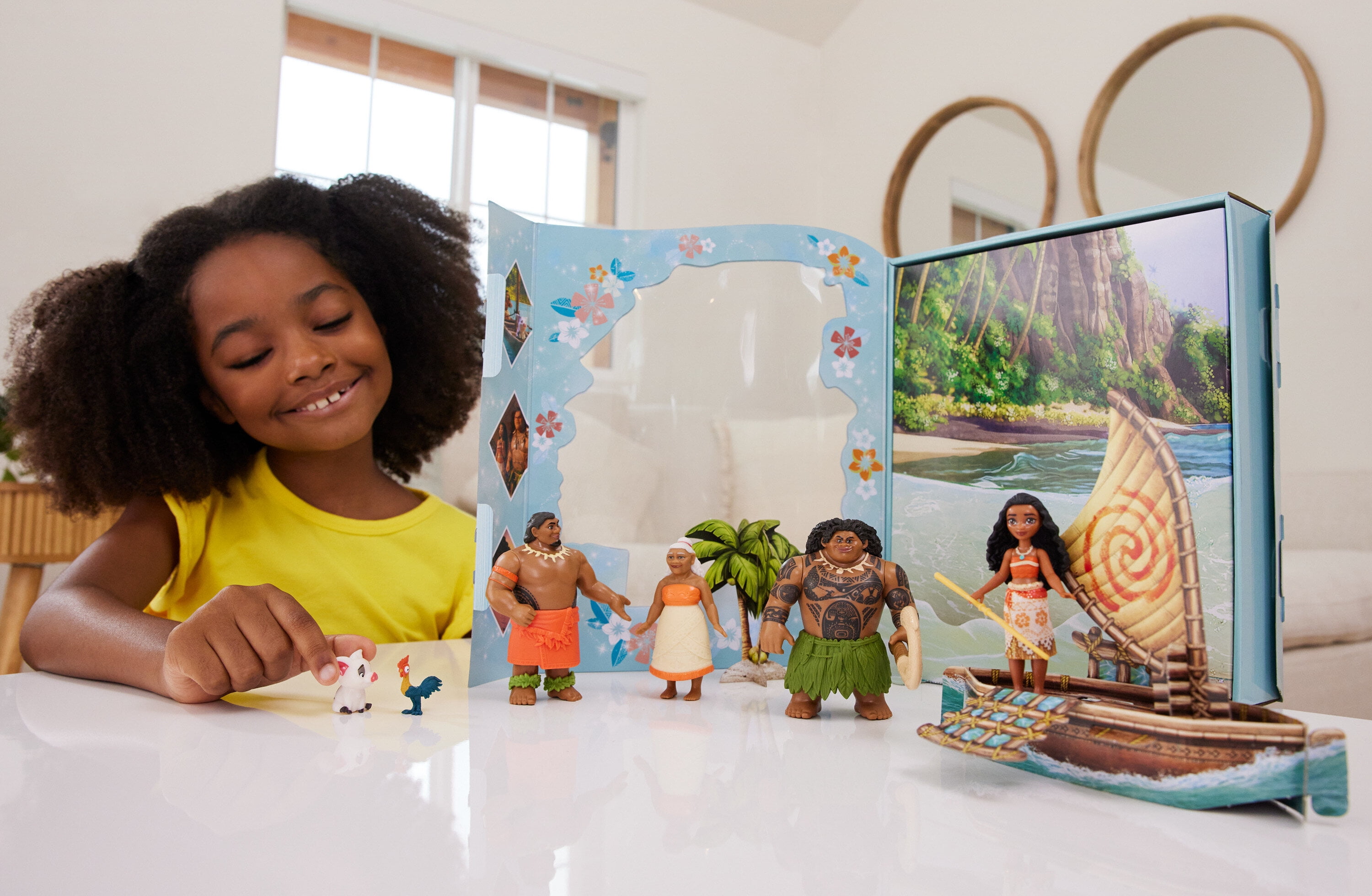 Disney Princess Moana Story Pack with 1 Moana Small Doll, 5 Character Figures and 1 Accessory