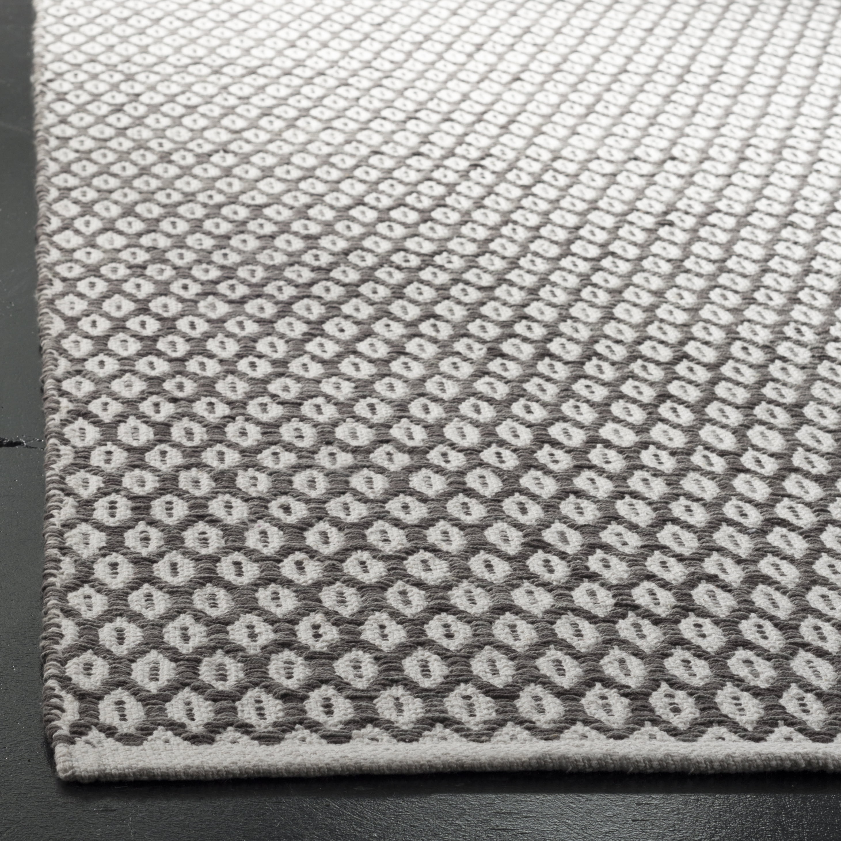 SAFAVIEH Montauk Crystal Geometric Cotton Area Rug, Charcoal/Ivory, 9' x 12'