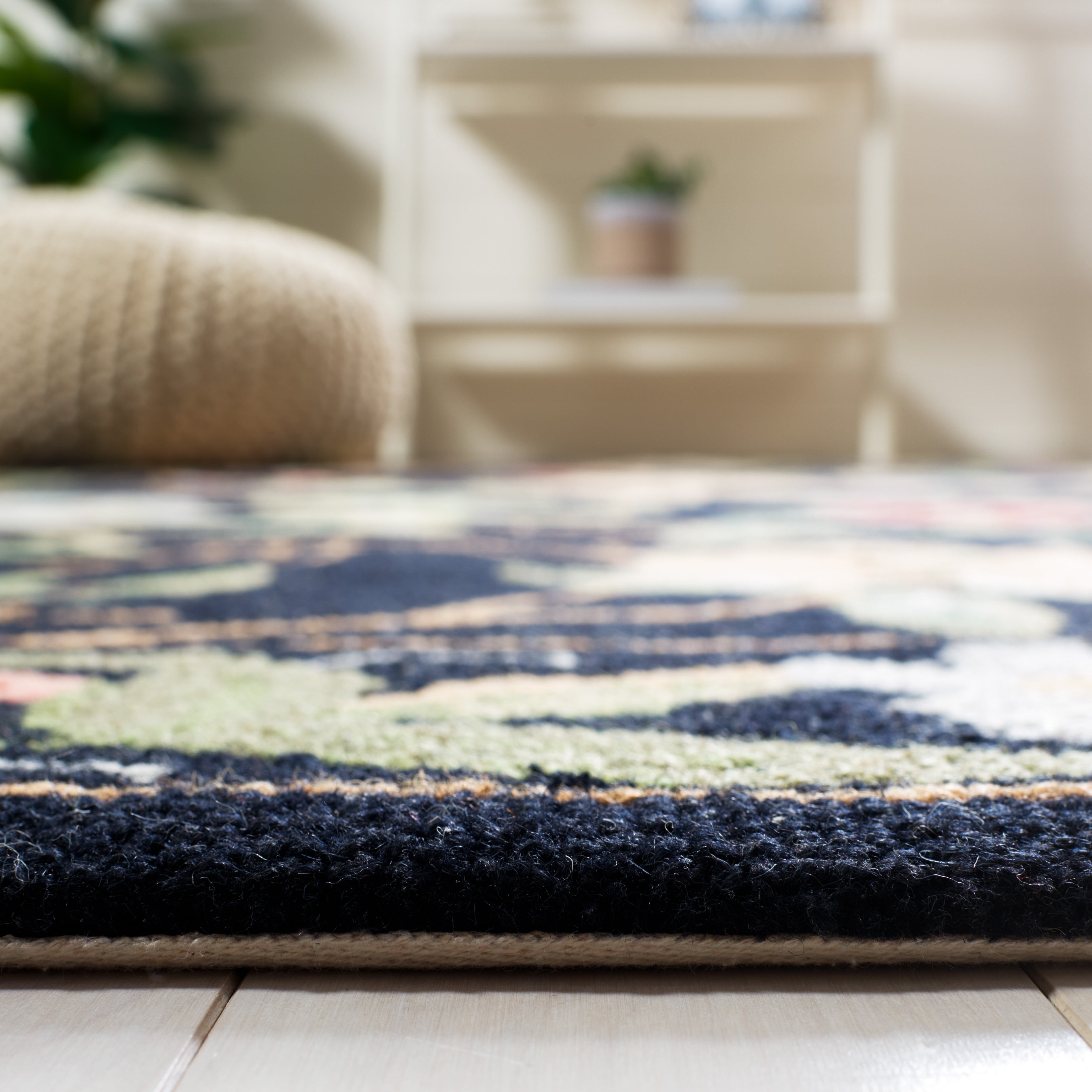 Safavieh Chelsea Gisselle Bordered Wool Area Rug, Black, 7' x 7' Round