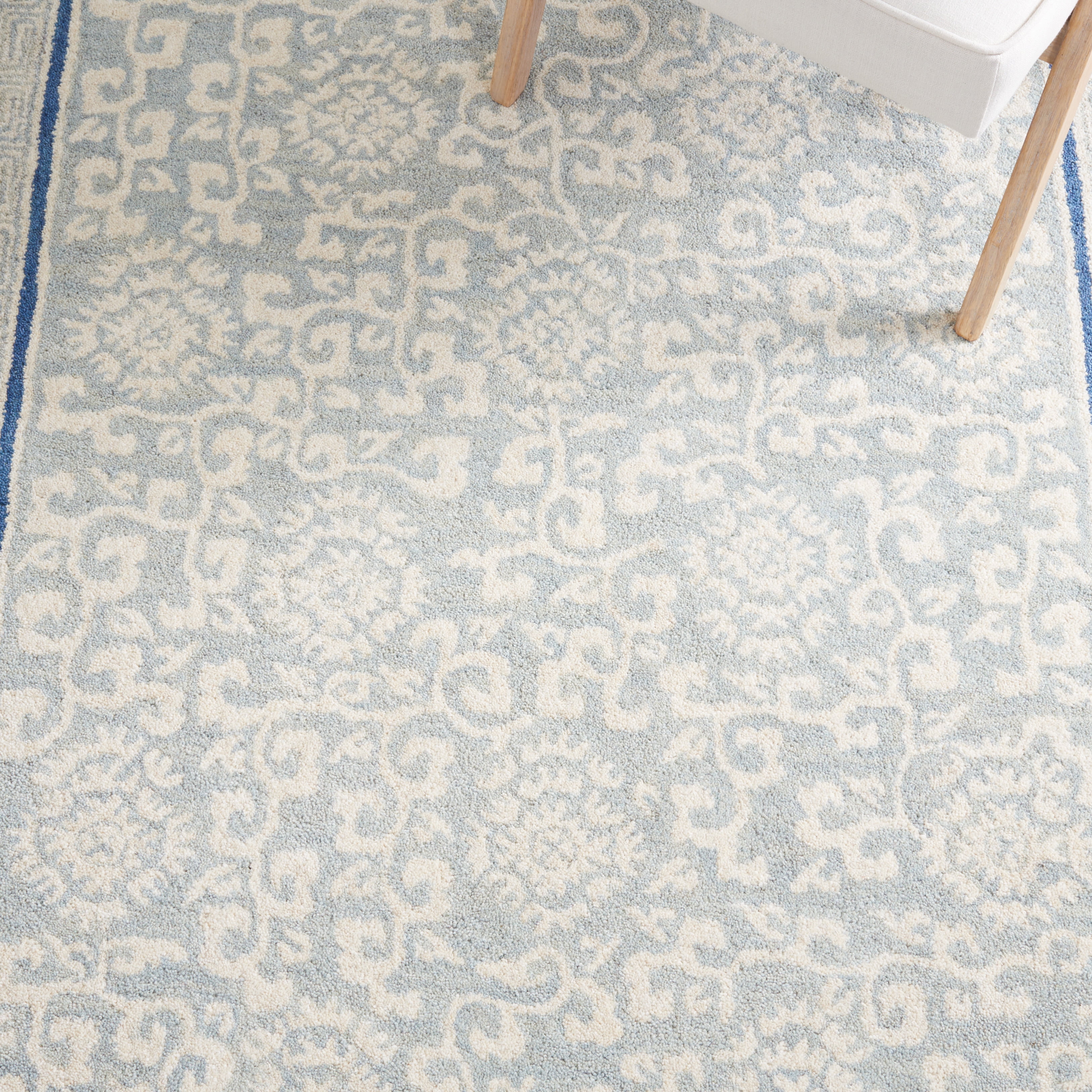 SAFAVIEH Antiquity Tiarnan Oriental Wool Area Rug, Light Blue/Ivory, 8' x 10'