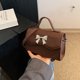 thumbnail image 2 of Bolso pequeño de estilo extranjero para mujer, nuevo y popular bolso de mensajero informal personalizado con lazo, bolso cuadrado pequeño hermoso y moderno, 2 of 5