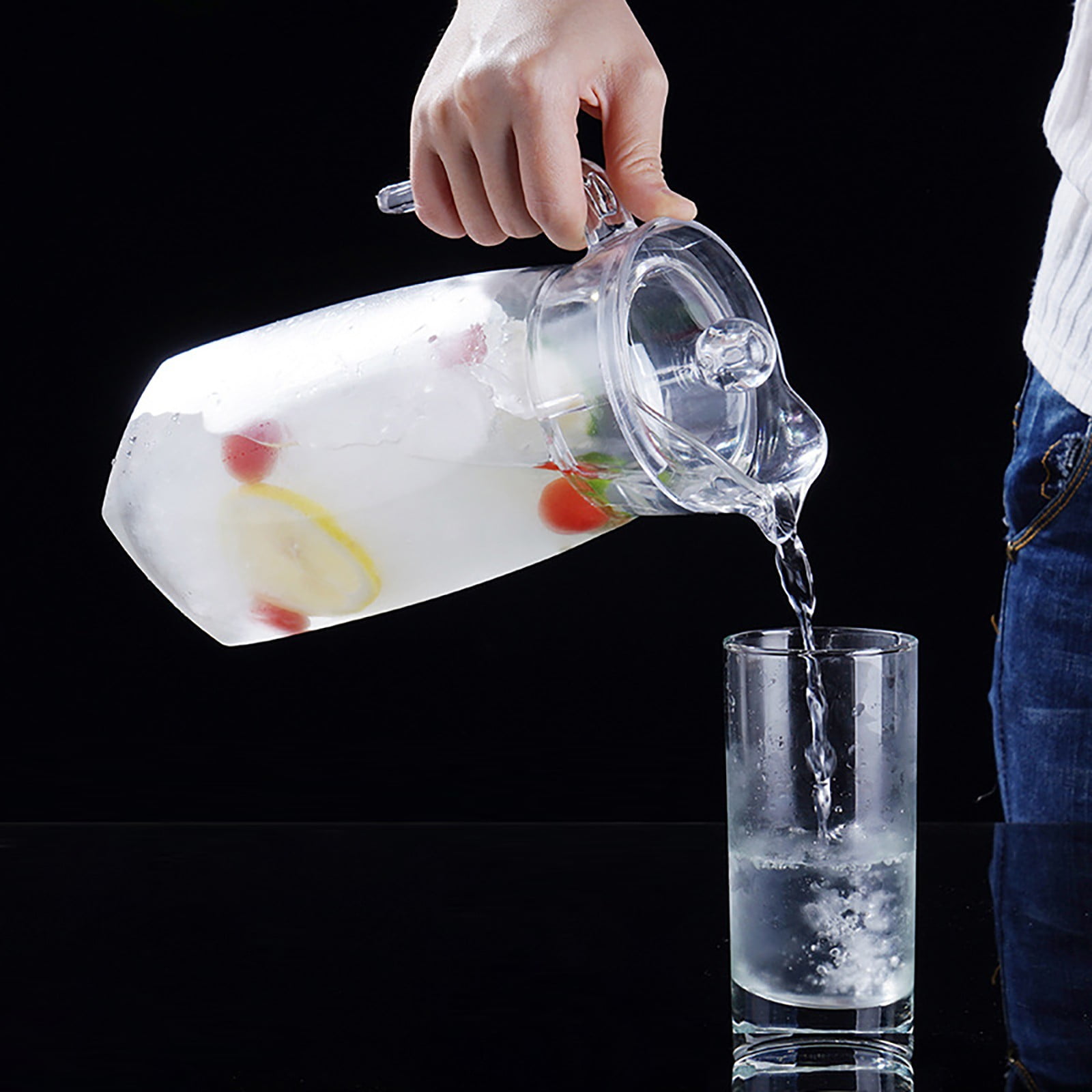 Acrylic Water Pitcher with Lid, Spout Handle Clear Plastic Pitcher Heat Resistant Carafe Unbreakable Beverage Container Fridge Jug for Juice Ice Tea Sangria Lemonade(1.3L,Diamond)
