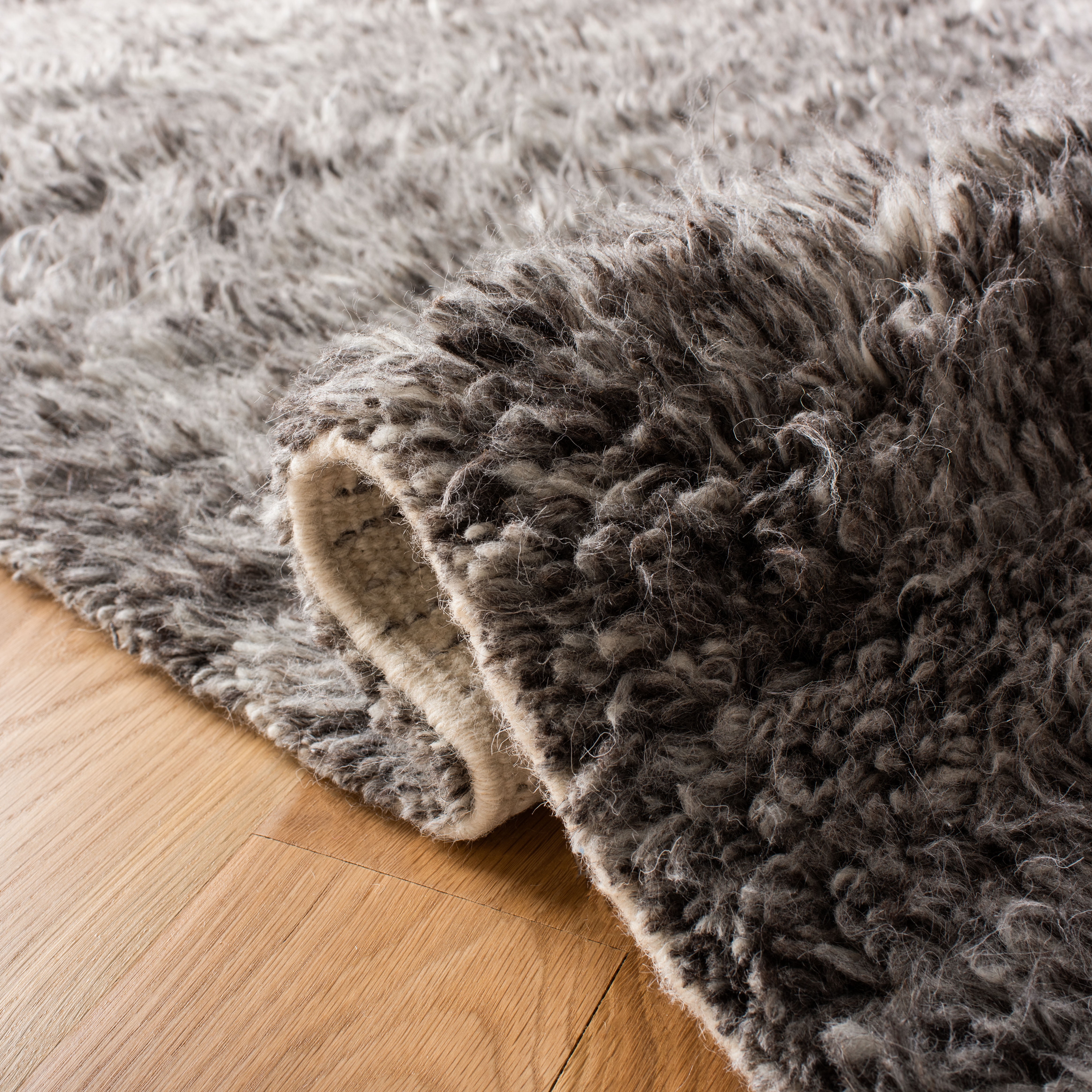 SAFAVIEH Casablanca Anglia Solid Plush Wool Shag Area Rug, Grey, 5' x 8'