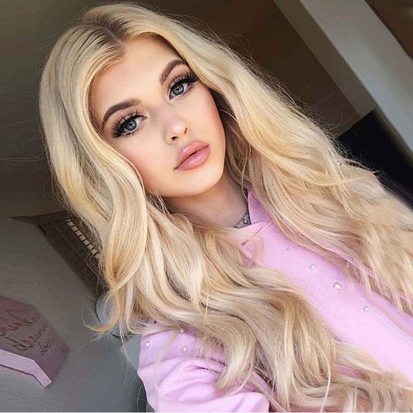 Long Blonde Curly Wig for Women 68cm Fashion Synthetic Fiber Natural Looking Hairpiece for Costume or Everyday Style No Hairnet Included Gift