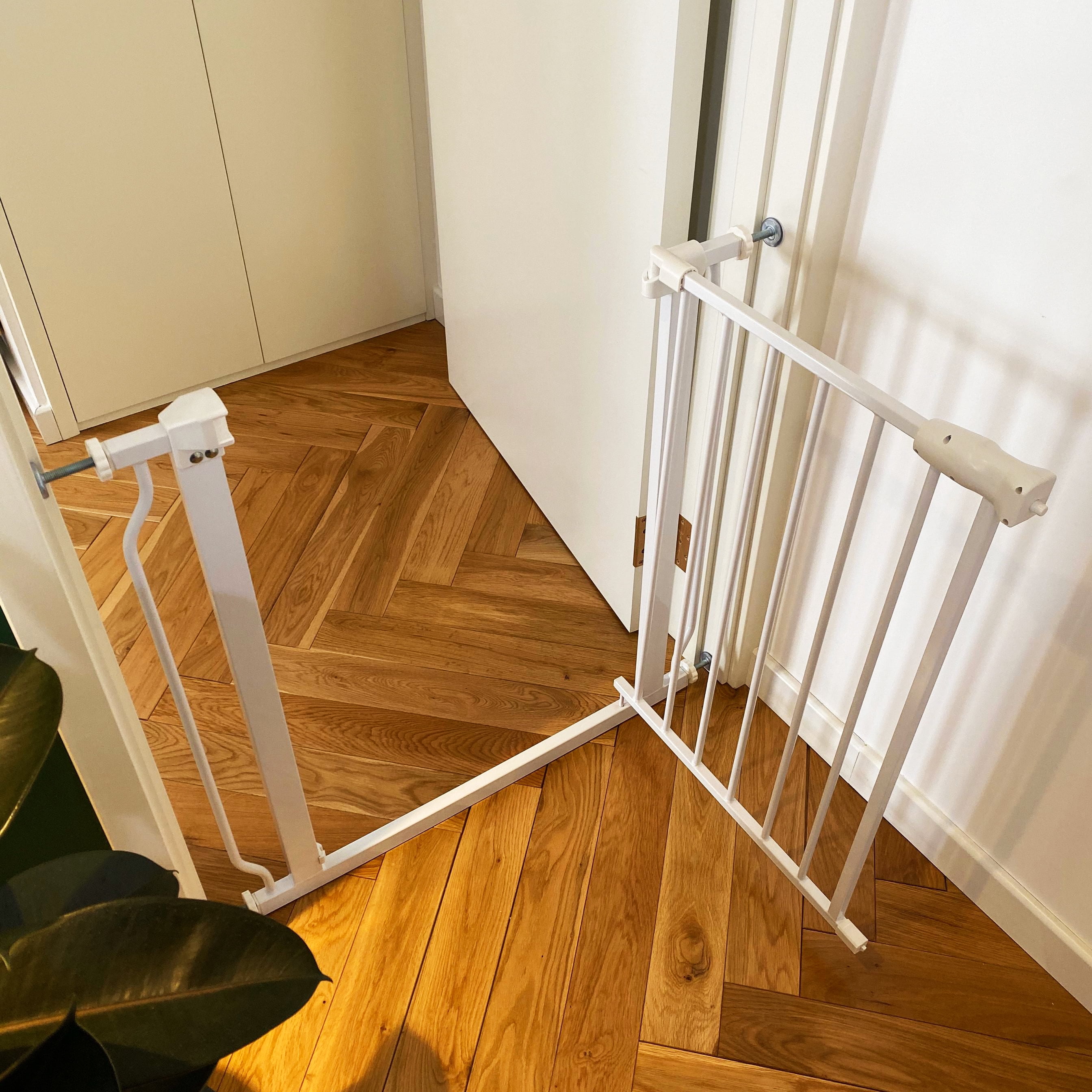 doorway Walk Thru Safety Auto Close Gate LIVINGbasics Baby Safety Gate bottom of stairs 71 * 76 * 2.5 CM Great for hallway