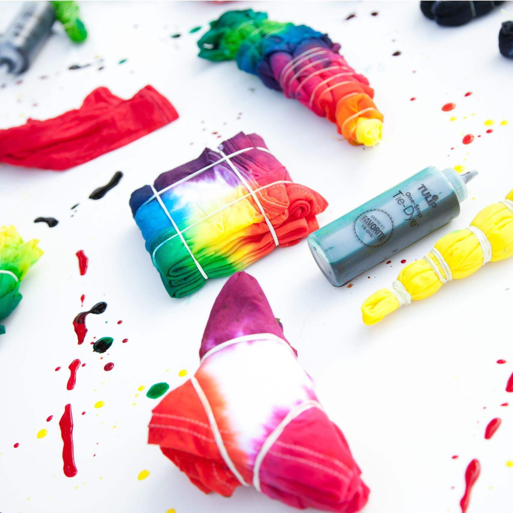 Tulip® One-Step 5-Color Rainbow Tie-Dye Kit®, Birthday, Basic Supplies, 1 Piece