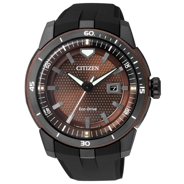 reloj citizen eco-drive ecosphere aw1476-18x - s022 Reloj para hombre con caja pavonada de acero inoxidable de 47 mm, bisel negro y esfera marrón texturizada con marcadores y manecillas luminiscentes, ventana de fecha a las 3 y correa de caucho negra; vista frontal sobre fondo blanco. Tecnología Eco-Drive y resistencia al agua 3 ATM; suele usarse también como reloj casual de viaje.