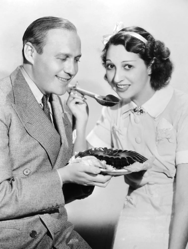 From Left Jack Benny And Wife Mary Livingstone Enjoying His Radio ...