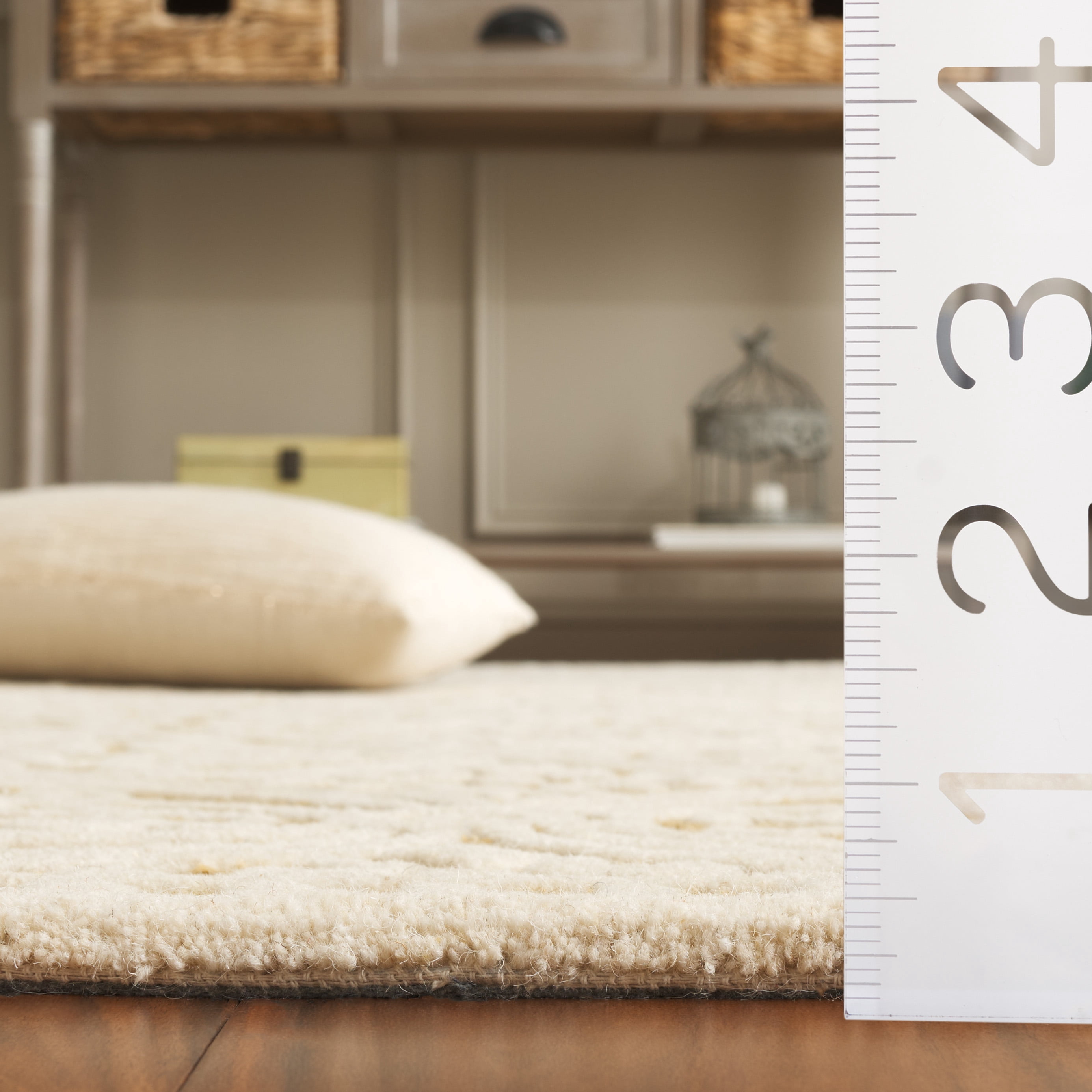 Safavieh Cambridge Leslie Geometric Wool Area Rug, Ivory/Gold, 6' x 6' Round