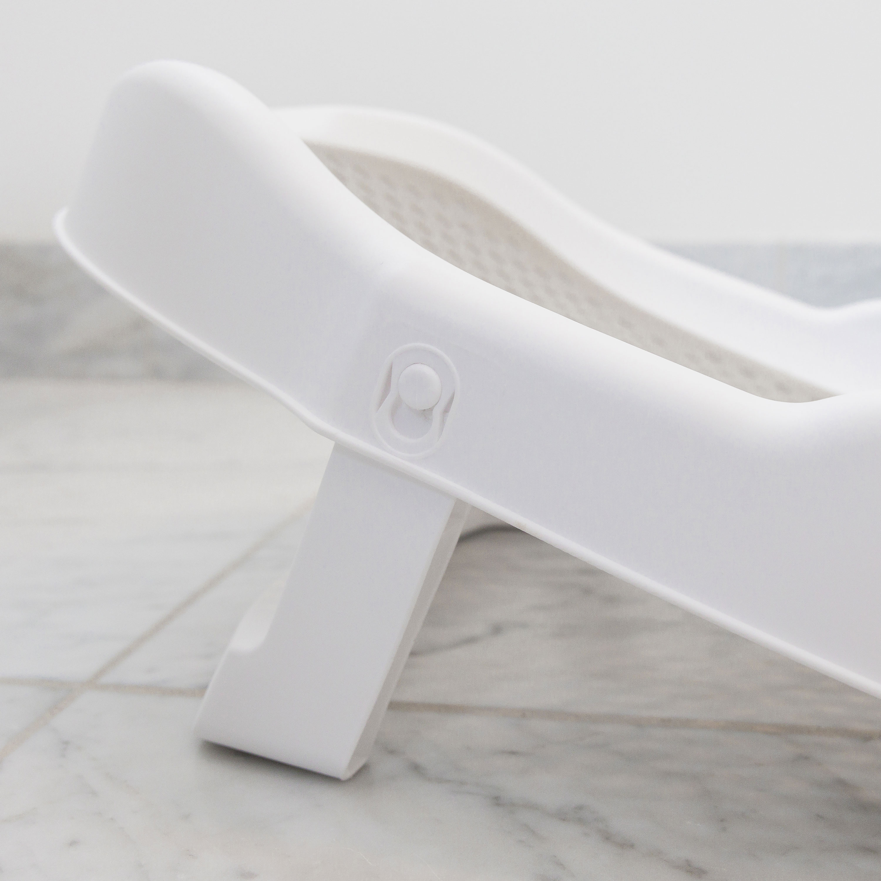 Regalo Ergonomic Baby Bath Support Positioner, Single pack, White, Newborn