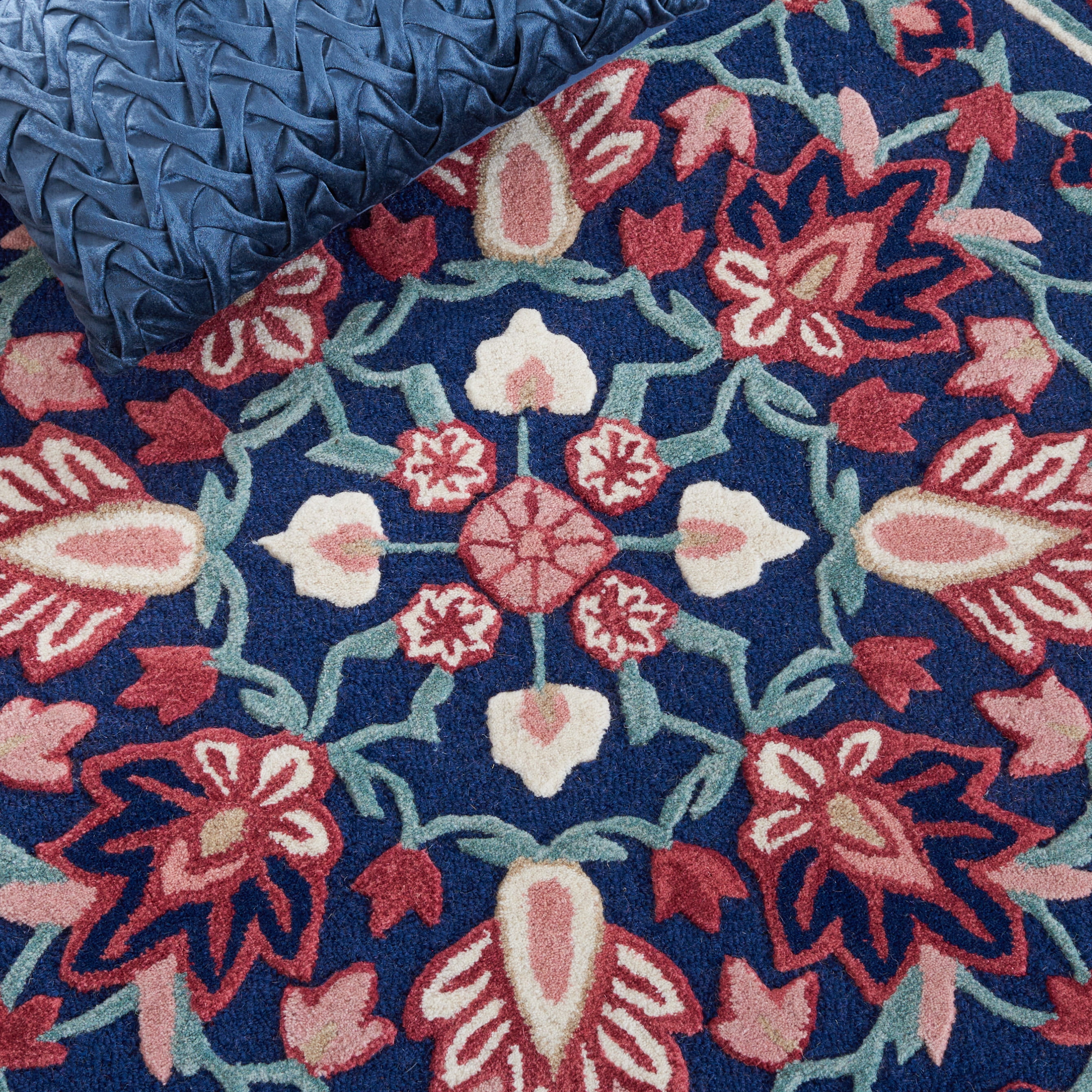 SAFAVIEH Bellagio Vanessa Floral Wool Area Rug, Navy/Ivory, 6' x 9'