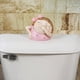 thumbnail image 2 of Estatua de BañO de NiñA Sosteniendo la Nariz, DecoracióN de BañO de NiñA Divertida, NiñEras de Estantes de BañO, 2 of 5