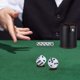 thumbnail image 5 of Vaso para dados de cuero sintético rojo con 6 dados para juegos de bar -, 5 of 5