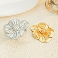 thumbnail image 4 of Joyas de flores únicas INS Corte joyas de flores doradas collar de aleación de flores doradas pendientes nuevas joyas de pareja regalos de San Valentín para mujeres, 4 of 5